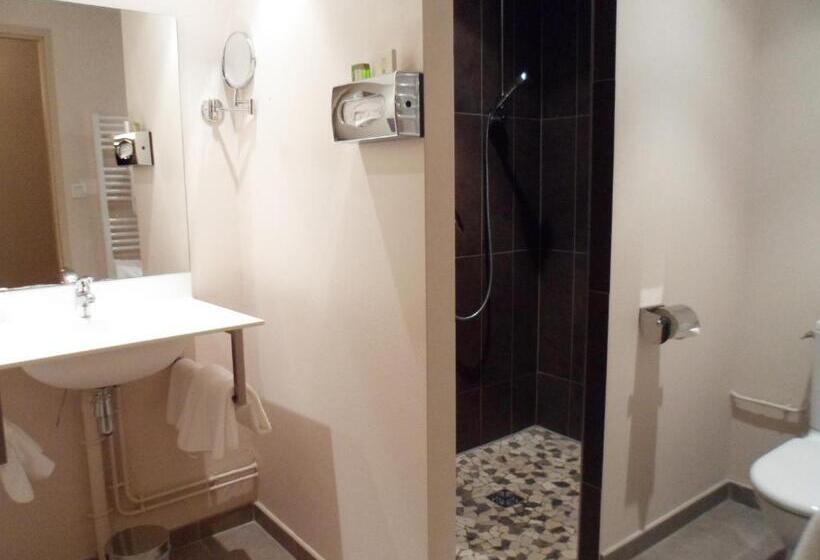 Четырехместный Номер Стандарт, Logis Hôtel Des Deux Forts