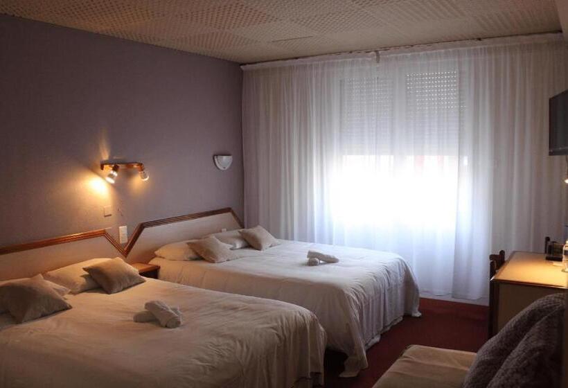 Четырехместный Номер Стандарт, Logis Hôtels & Restaurant Le Cheval Blanc Et Clovis
