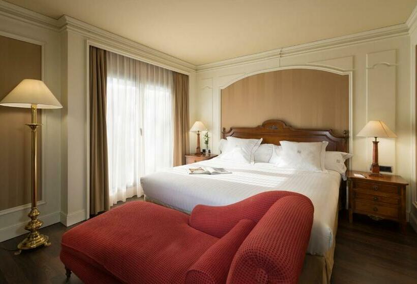 小型豪华套房, Sevilla Center