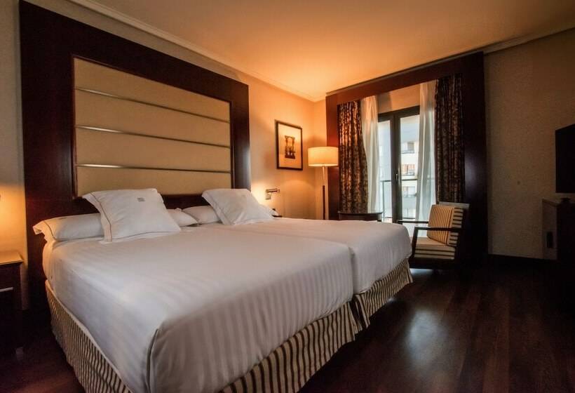 小型豪华套房, Sevilla Center