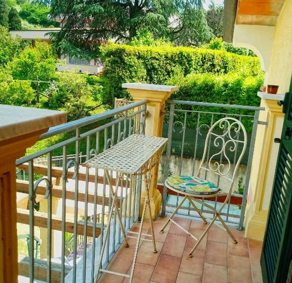 اتاق استاندارد, Sally S B&b