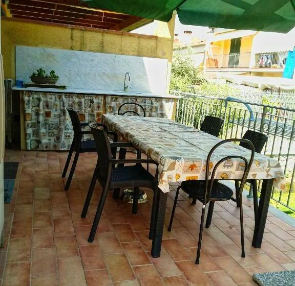 اتاق استاندارد, Sally S B&b