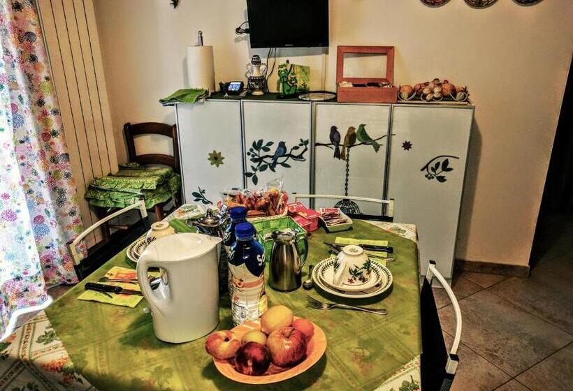 اتاق استاندارد, Sally S B&b