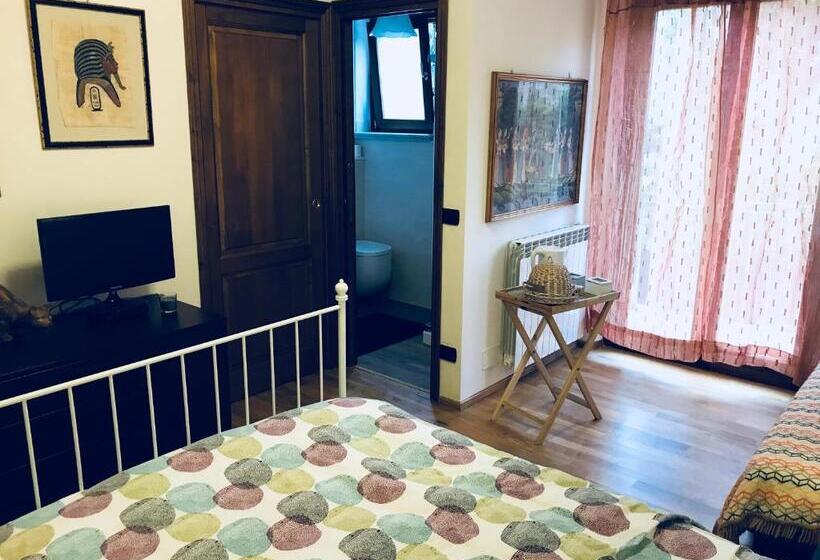 اتاق استاندارد سه نفره, Sally S B&b