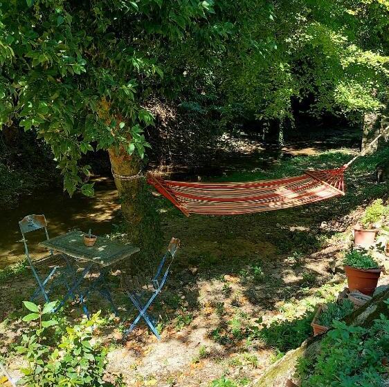 スタンダードスタジオ, Monte Degli Elci B&b