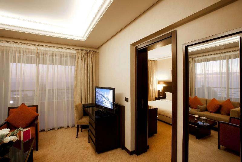 سوئیت با تخت بزرگ, Ramada Plaza By Wyndham Beirut Raouche