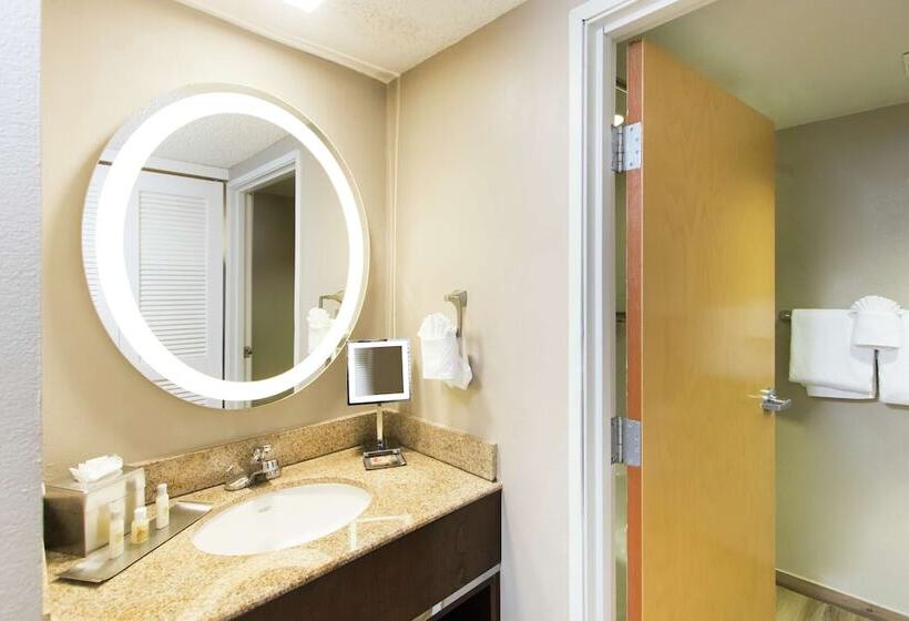 プールビュースタンダードルーム, Doubletree Resort By Hilton Grand Key   Key West