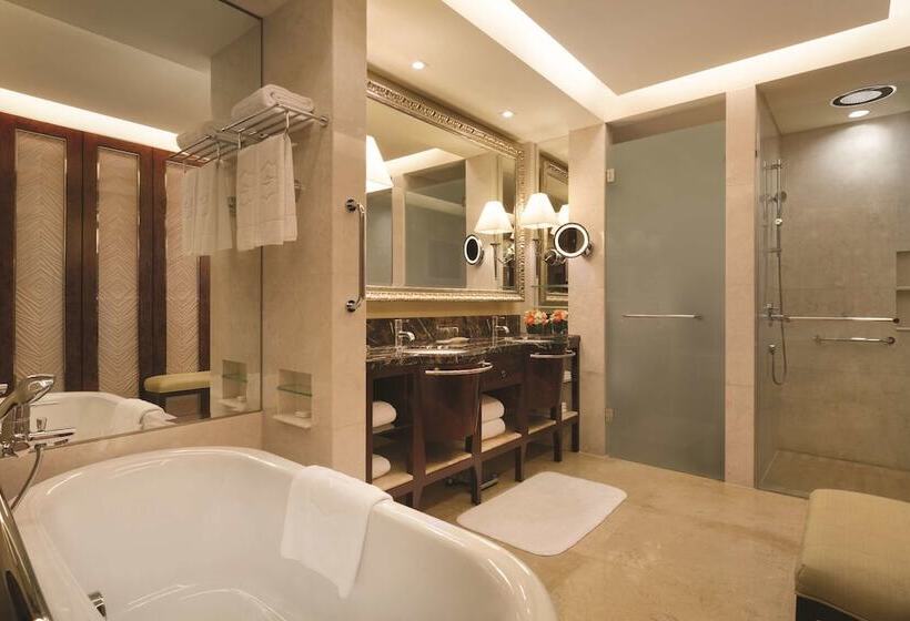 Номер Премиум, Shangri La Qingdao   May Fourth Square