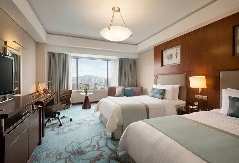 Номер Deluxe, Shangri La Qingdao   May Fourth Square