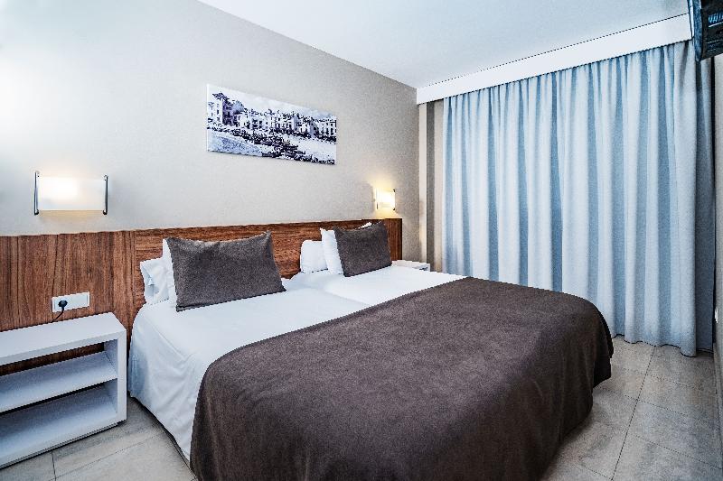 سوییت جونیور با چشم‌انداز دریا, Sunway Playa Golf & Spa Sitges