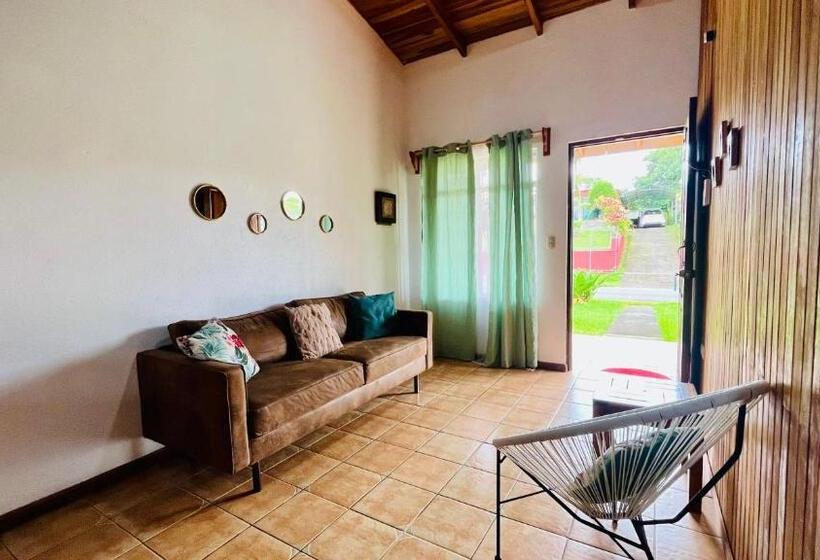 Дом 2 Спальни, Beautiful Casa Aire Near Lake Arenal In Nuevo Arenal   Casas Airelibre