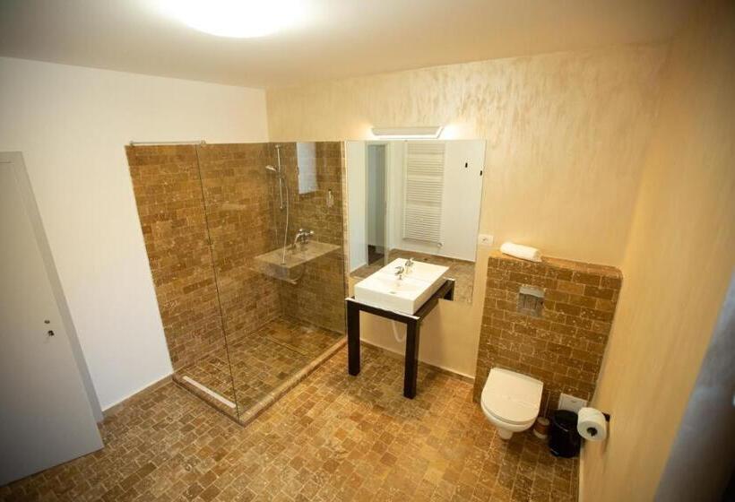 Номер Стандарт Трехместный, Renato House