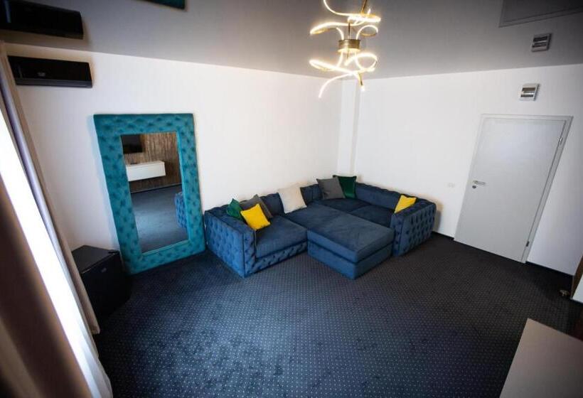 Family Suite, Renato House