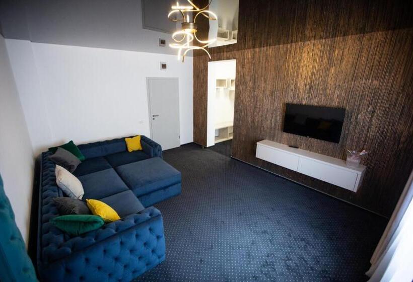 Family Suite, Renato House