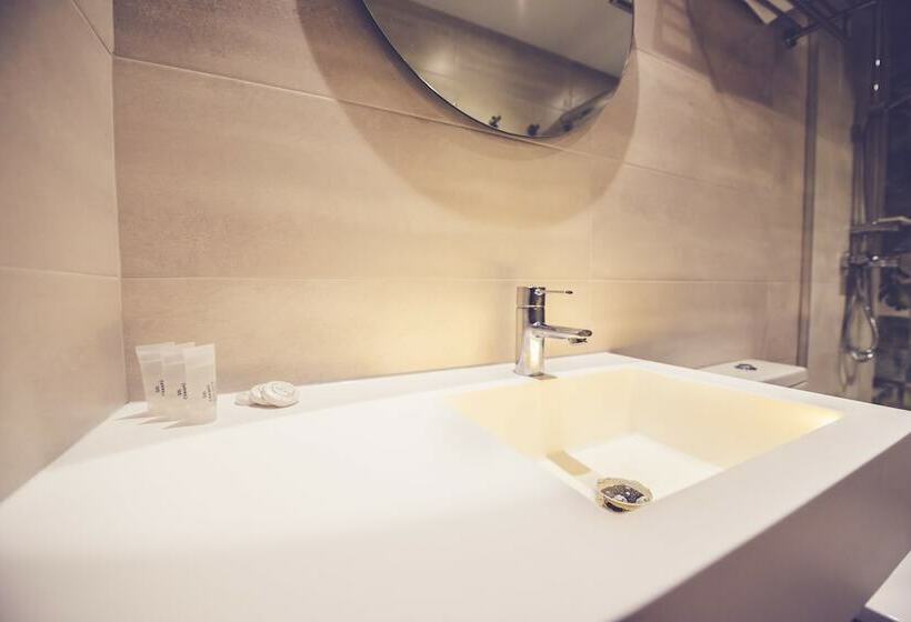 اتاق استاندارد سه نفره, Hostal Marlasca
