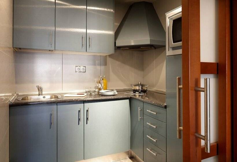 Полулюкс, Eurostars Las Salinas