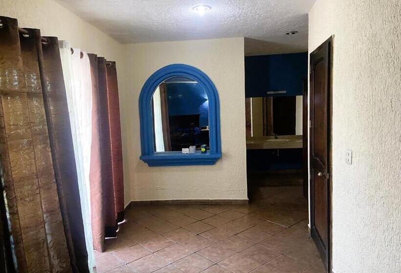 اتاق راحتی سه تخته, Cabañas Santa Cruz