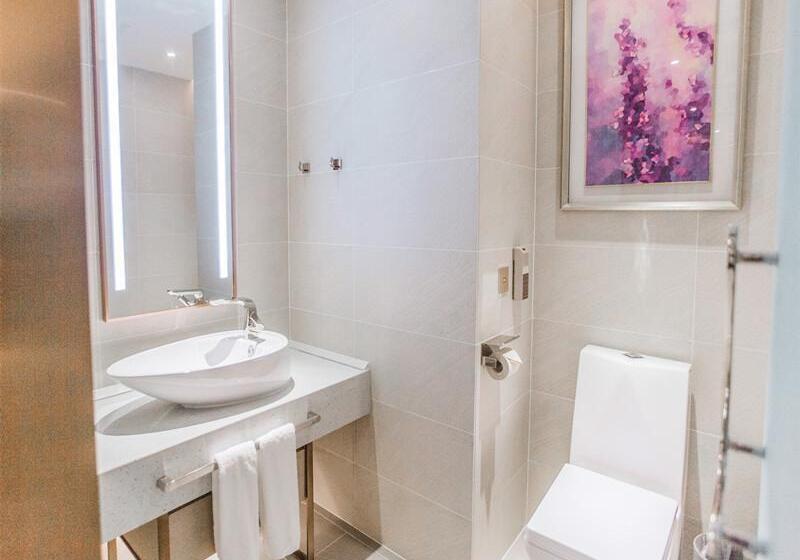 带大床的豪华间, Lavande Hotel Dongguan Houjie Convention Cente Shanmei Subway Station
