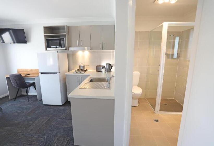 Номер Стандарт Трехместный, Eastend Studio Apartments