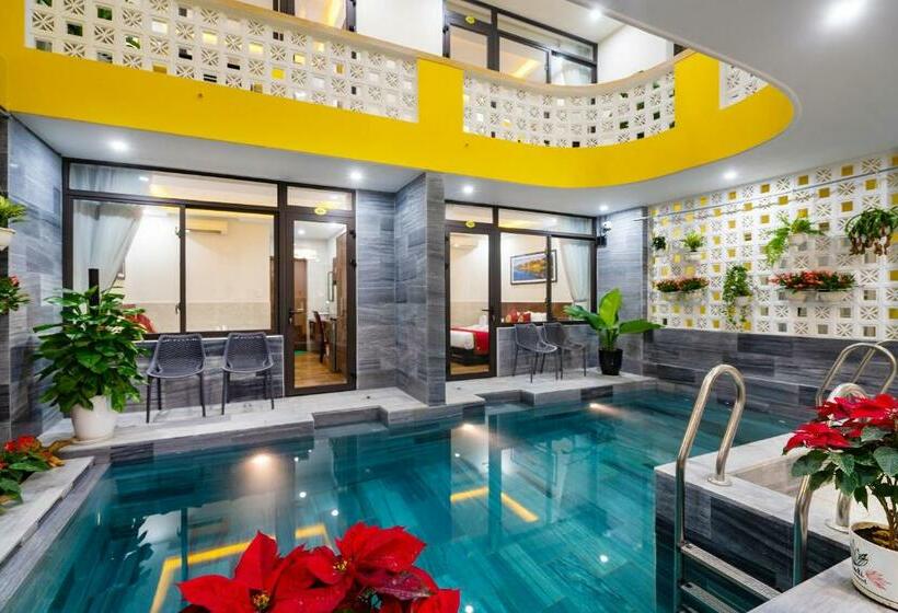 اتاق لوکس با چشم‌انداز استخر, The Lit Villa Hoi An