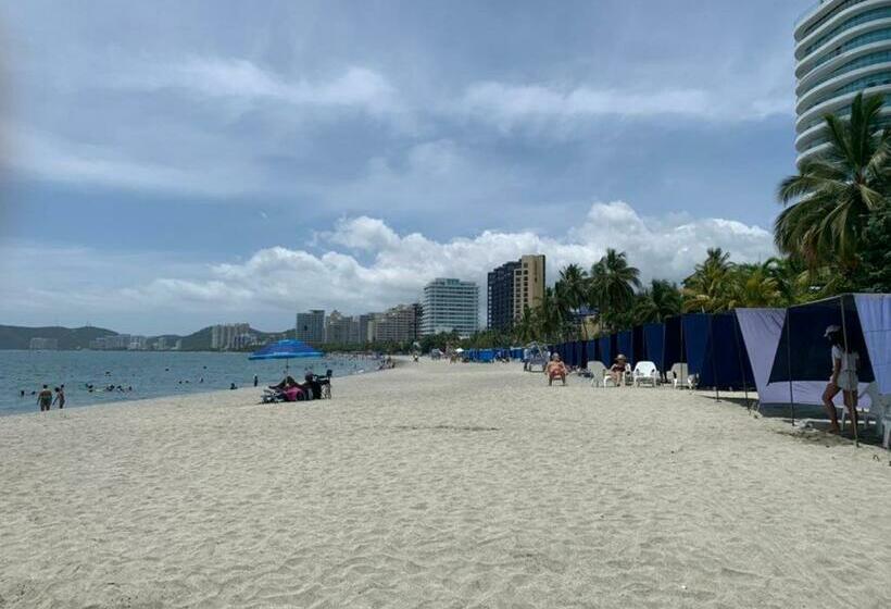 اتاق استاندارد چهار تخته, West Plaza