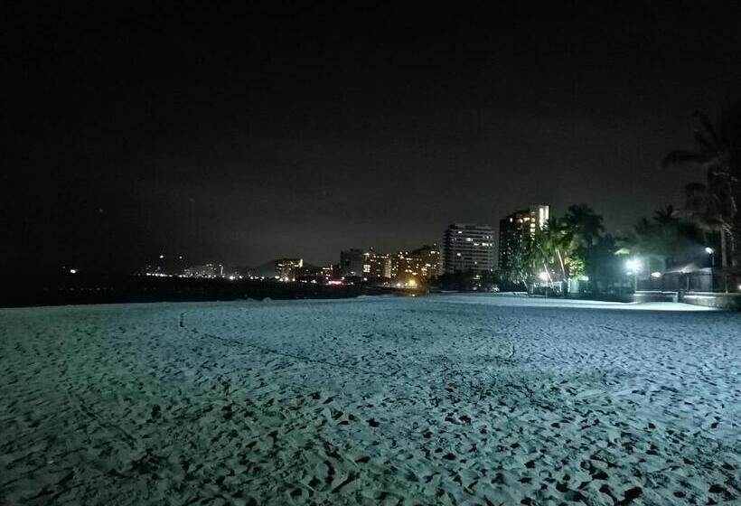 اتاق سوپریور سه تخته, West Plaza