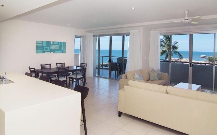 ３ベッドルームアパートメント, Coral Cove Apartments