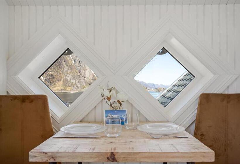 Deluxe Suite met Uitzicht op Zee, Sakrisøy Gjestegård   Manor House In Sakrisøy   Solbakken Anno 1880