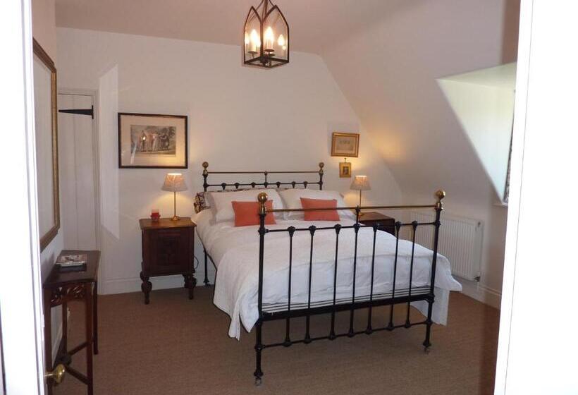 Номер Стандарт, Higher Melcombe Manor