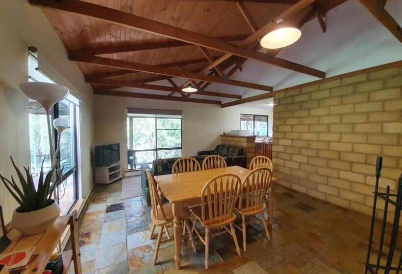 오두막, Little River Farm Cottages