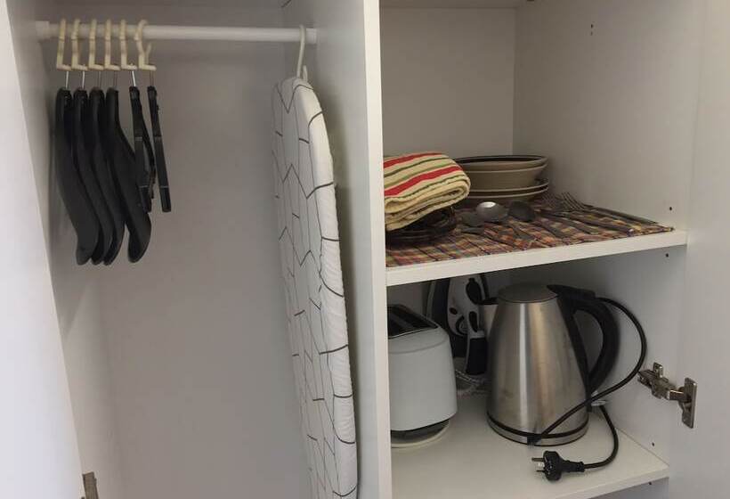 패밀리 룸, Lithgow Valley Motel