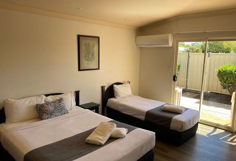 غرفة عائلية, Emerald Explorers Inn