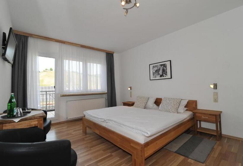 Номер Стандарт с Балконом, Weinhotel Lenz