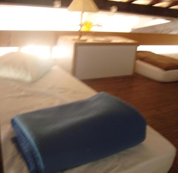 Кровать в Общей Комнате, Auberge Des Seguins