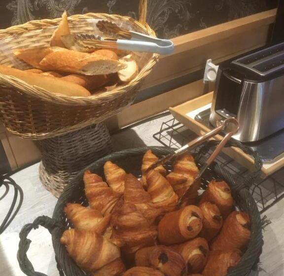 Номер Стандарт, Hôtel Restaurant Aux Armes D Estaing   Kb Hotel Group