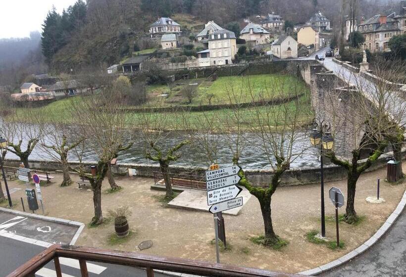 Номер Стандартный с Видом, Hôtel Restaurant Aux Armes D Estaing   Kb Hotel Group