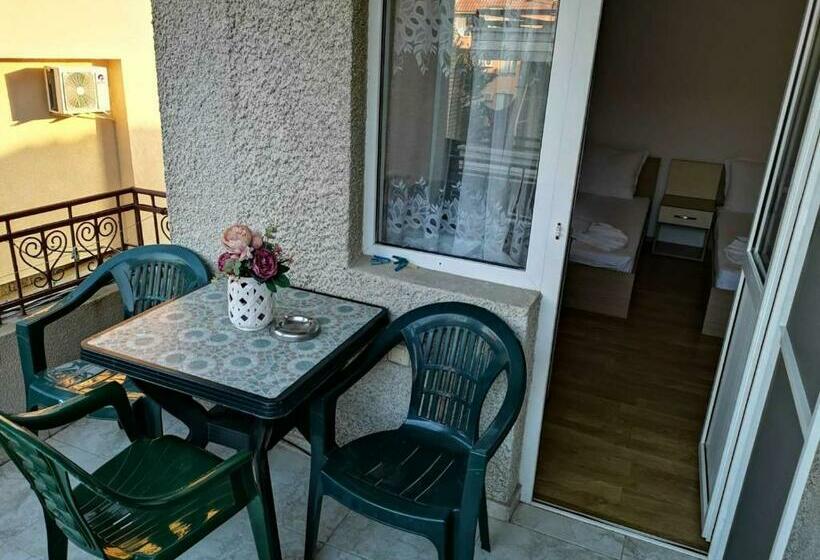 带露台的标准房间, къща за гости The Sunny Corner