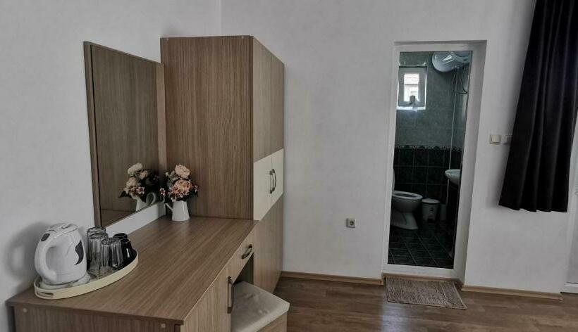 Habitació Estàndard amb Terrassa, къща за гости The Sunny Corner