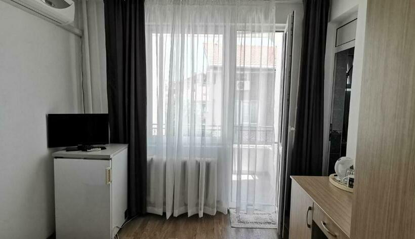 Habitació Estàndard Individual amb Balcó, къща за гости The Sunny Corner