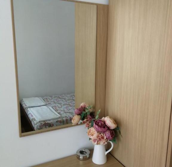 Habitació Estàndard Individual amb Balcó, къща за гости The Sunny Corner