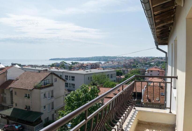 Четырехместный Номер Стандарт, Guest House Eos