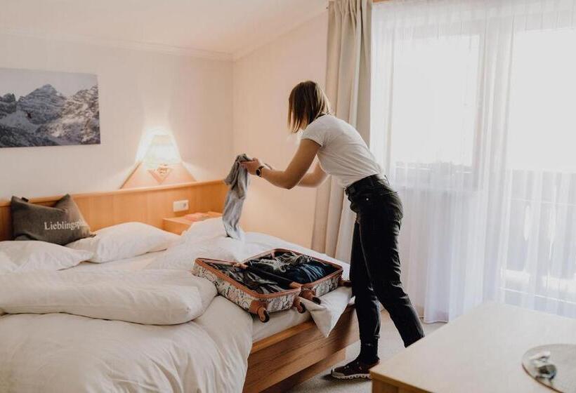 Номер Стандарт с Балконом, Dorfcafe Unken Hotelpension Swirtshaus Im Dorf