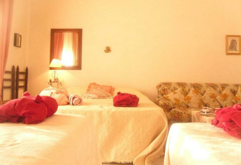Четырехместный номер Премиум, Italia Guesthouse