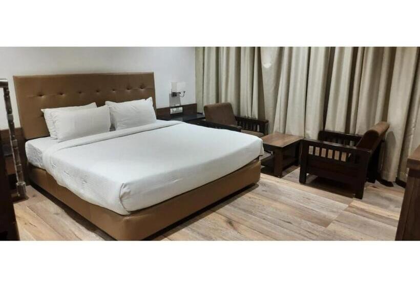 Номер Deluxe, The Byke Suraj Club, Junagadh