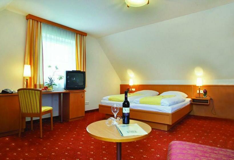 Номер Стандарт Трехместный, Landgasthof & Landhotel Wild