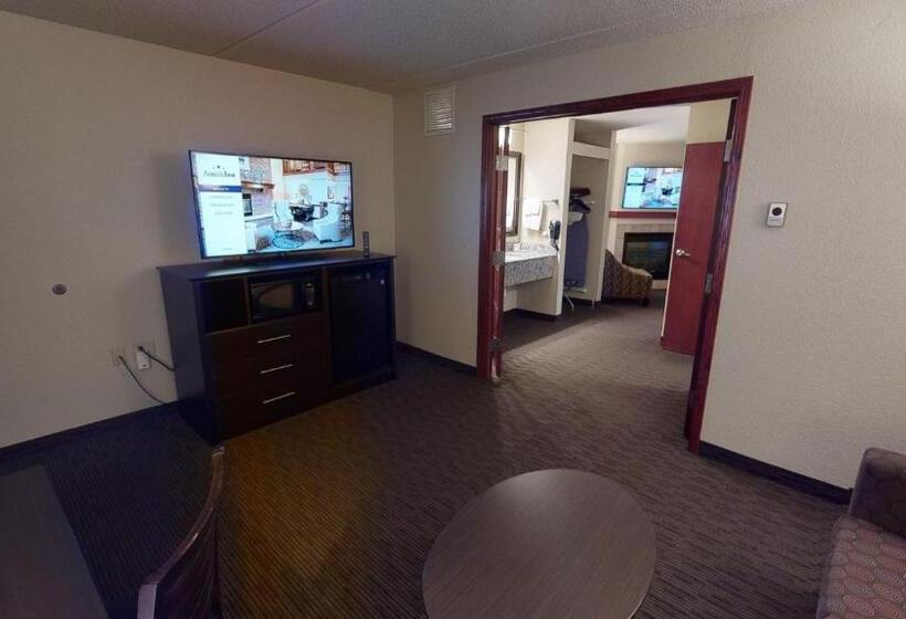 Люкс Deluxe Кровать Кинг, Americinn By Wyndham Mounds View Minneapolis