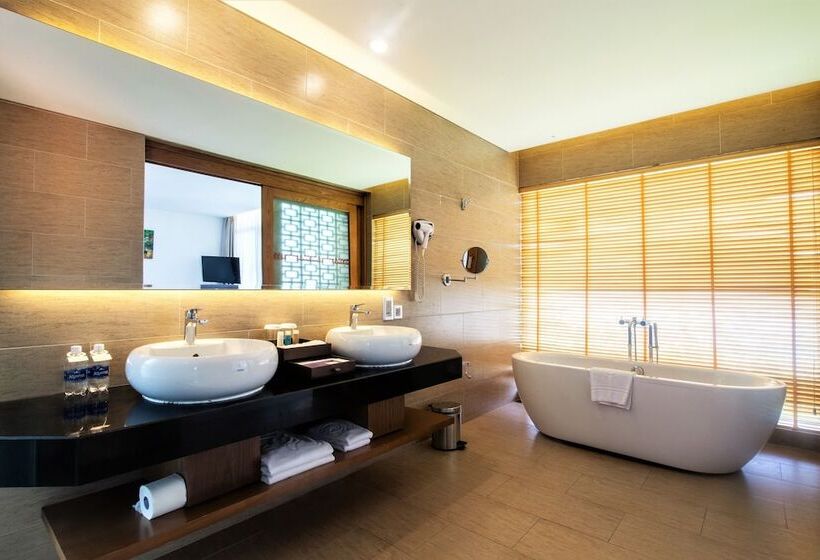 سوئیت پریمیوم, Sandy Beach Non Nuoc Resort