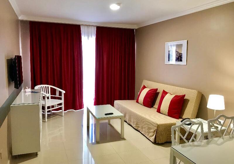 Полулюкс, La Quinta Park Suites & Spa