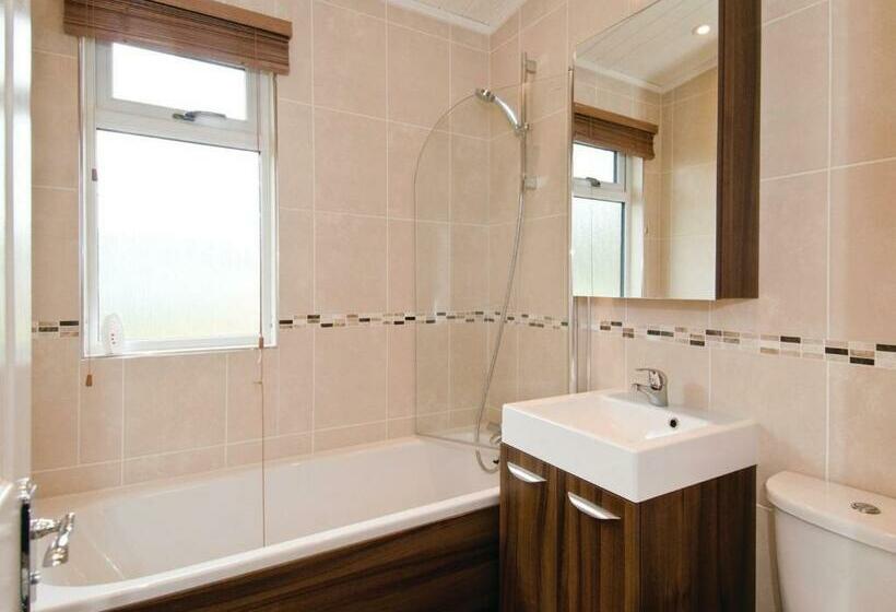 Дом 2 Спальни, Warren Lodges