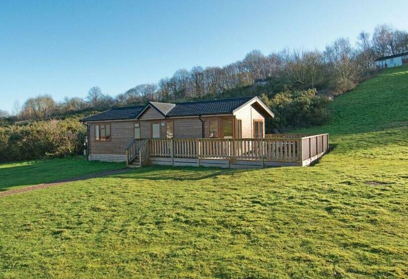 ２ベッドルームハウス, Warren Lodges
